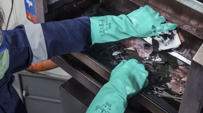 Tại Sao Găng Tay Bảo Hộ Lao Động Là Cần Thiết Cho Mọi Người Làm Việc?