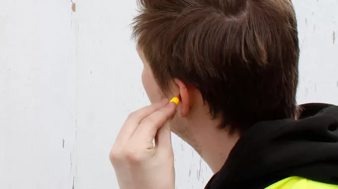 Sử Dụng Nút Bịt Tai Chống Ồn: Bí Quyết Để Tăng Hiệu Quả Làm Việc Và Tránh Rủi Ro