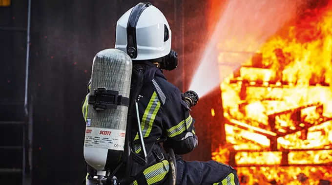 Thiết Bị Hỗ Trợ Thở (SCBA) và An Toàn Lao Động: Đối Phó Với Nguy Hiểm Trong Môi Trường Làm Việc