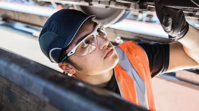 Các Chức Năng Của Kính Bảo Hộ Mà Người Sử Dụng Cần Biết