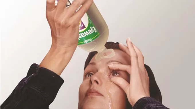 Khuyến Cáo Sử Dụng Dung Dịch Rửa Mắt Khẩn Cấp Tobin Trong Trường Hợp Tiếp Xúc Hóa Chất Tại Phòng Thí Nghiệm