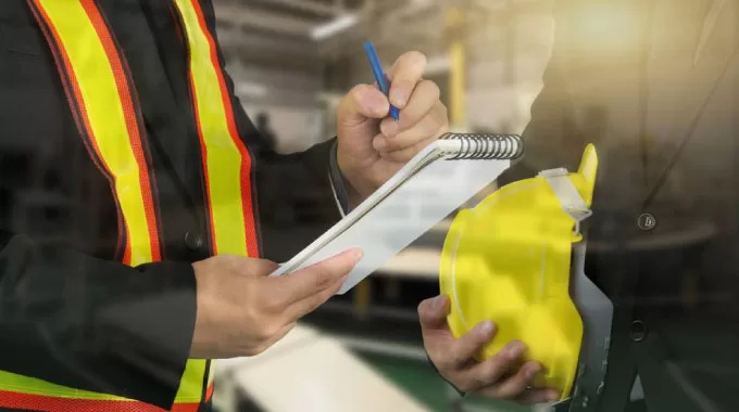 An Toàn Lao Động Trong Ngành Sản Xuất Thức Ăn Chăn Nuôi: Bảo Vệ Sức Khỏe Người Lao Động Là Ưu Tiên Hàng Đầu