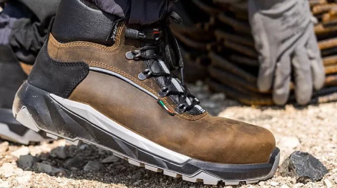 Hướng Dẫn Bảo Quản Giày Bảo Hộ Để Dùng Lâu Hơn