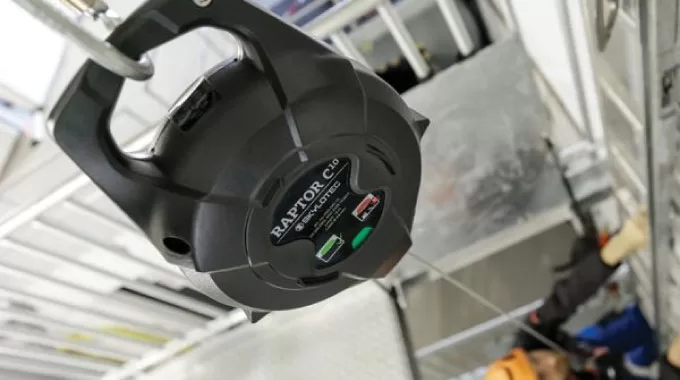 Cuộn Dây Chống Rơi Tự Động: Thiết Bị Bảo Vệ Khi Làm Việc Trên Cao