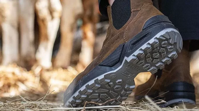 Hướng Dẫn Chọn Giày Bảo Hộ Phù Hợp Cho Công Nhân Xây Dựng Và Công Nghiệp