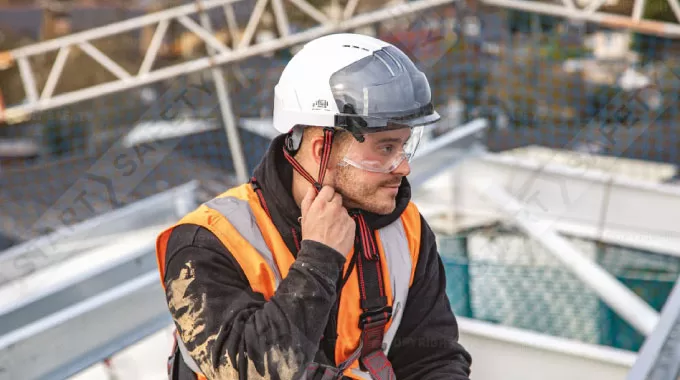 Tiêu Chuẩn An Toàn Quốc Tế Cần Biết Trước Khi Mua Mũ Bảo Hộ Lao Động
