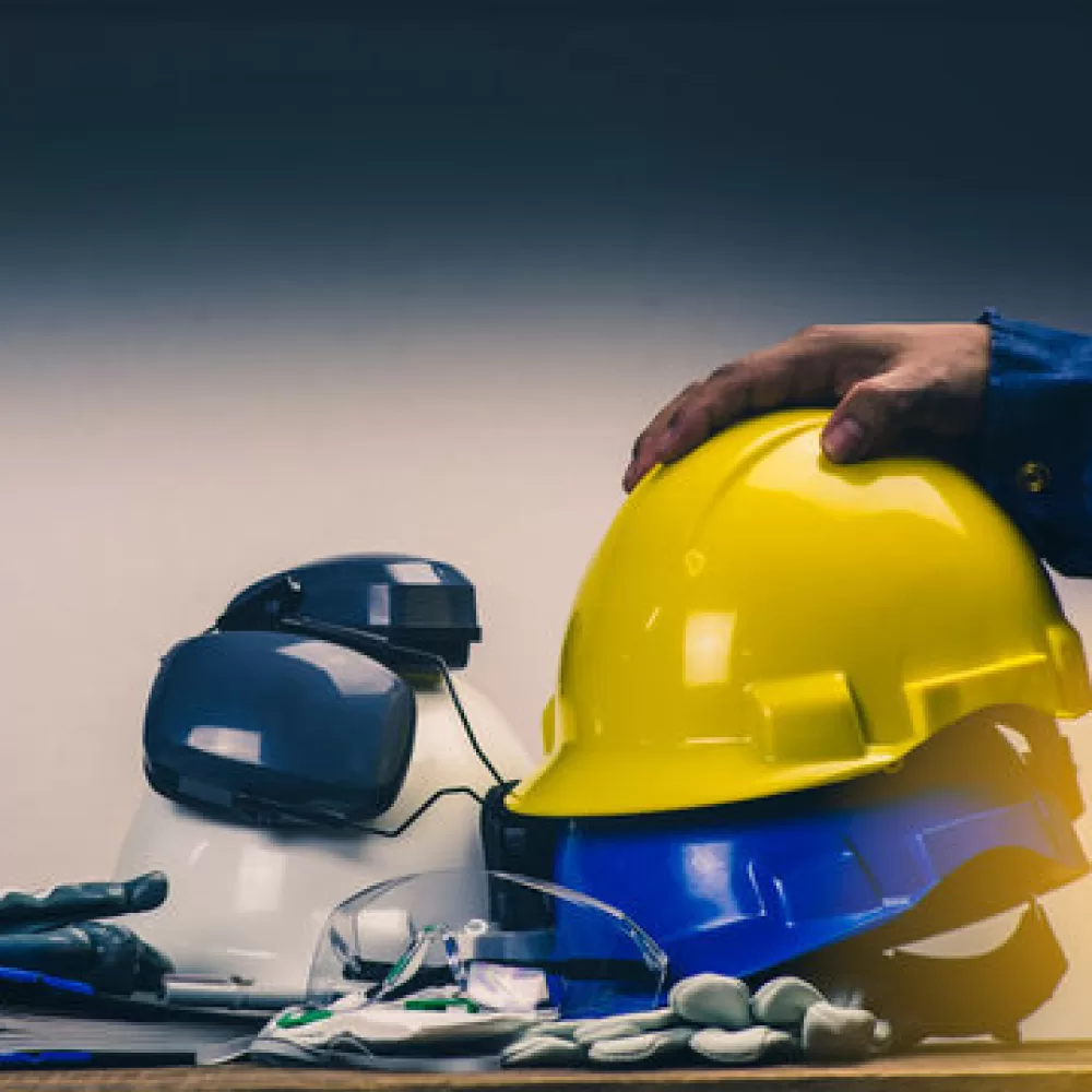 Hướng Dẫn Kiểm Tra Và Bảo Quản Thiết Bị PPE Đúng Cách