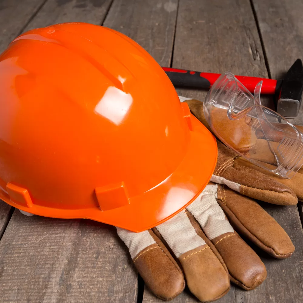 Thiết Bị Bảo Hộ Cá Nhân (PPE) Là Gì? Doanh Nghiệp Bắt Buộc Trang Bị Những Gì?