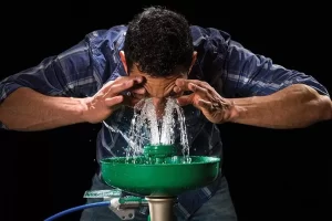 Bồn rửa mắt khẩn cấp là gì và công dụng như thế nào